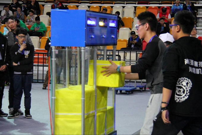 济南外国语学校高中部组队参加2018FRC机器人比赛